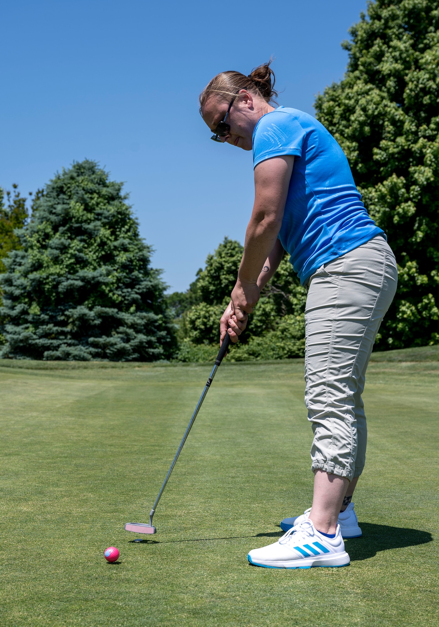 Master Sgt. Brinnae Wigley, 712th Aircraft Maintenance Squadron hydraulic maintenance specialist, putts a golf ball during the annual Bluesuiters Golf Tournament at Jonathan’s Landing Golf Course, Magnolia, Delaware, May 19, 2021. Twice a year, the tournament sponsors Airmen, matching them with local Chamber of Commerce members. This year, 33 Airmen participated for an opportunity to engage in team building activities and network. (U.S. Air Force photo by Airman 1st Class Cydney Lee)