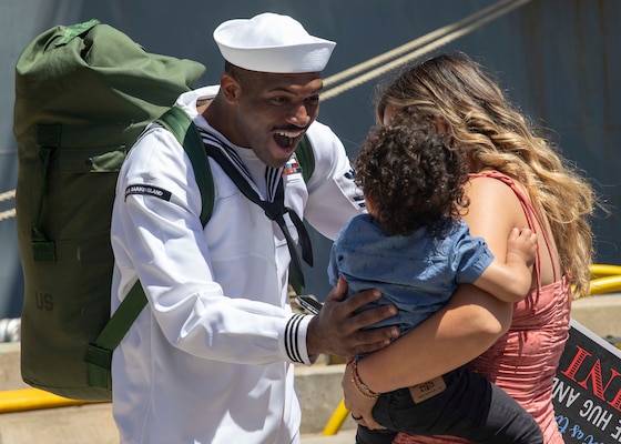 USS Somerset (LPD 25) returns to San Diego after a seven-month deployment.