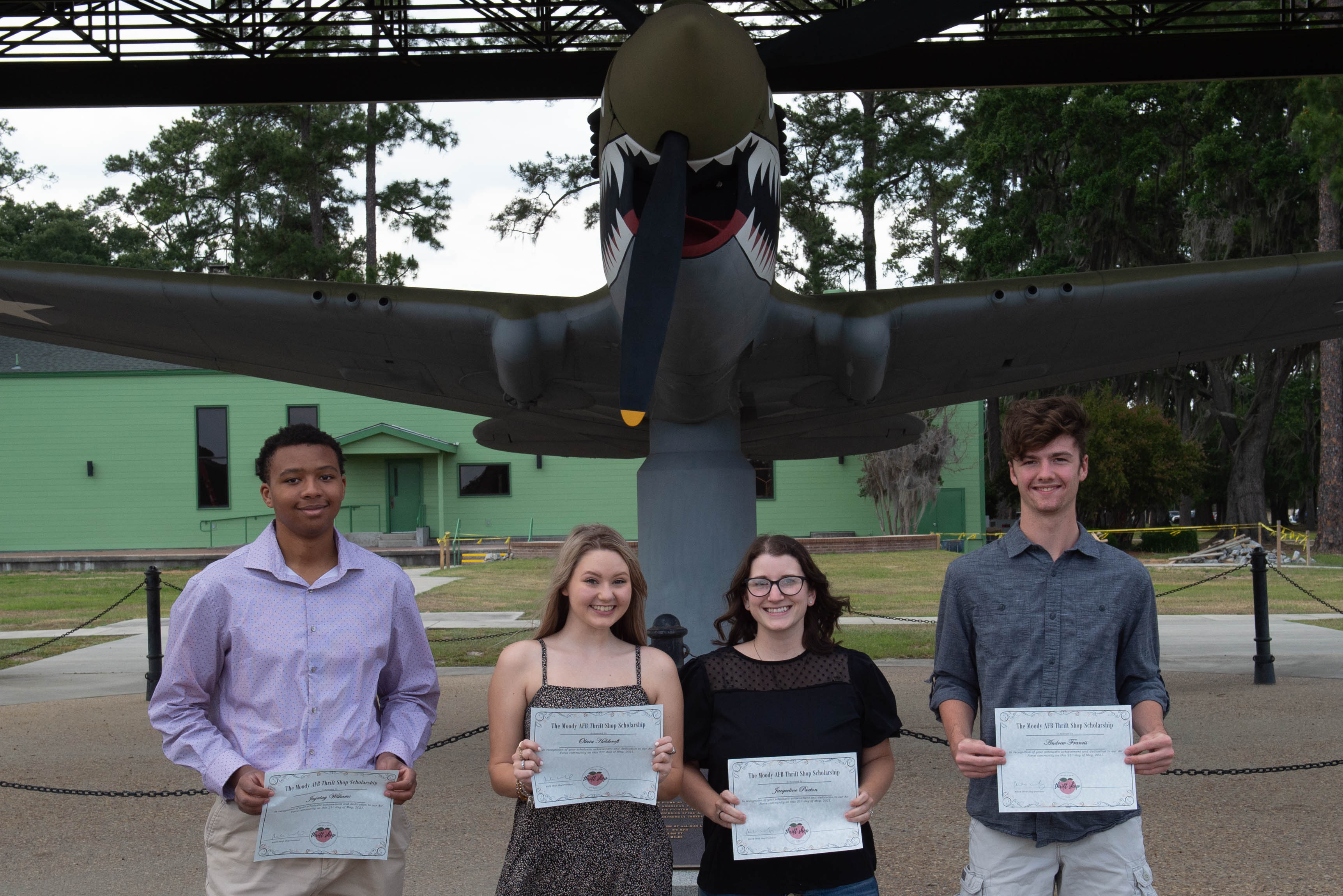 Moody presents Thrift Shop scholarships > Moody Air Force Base > Article Display