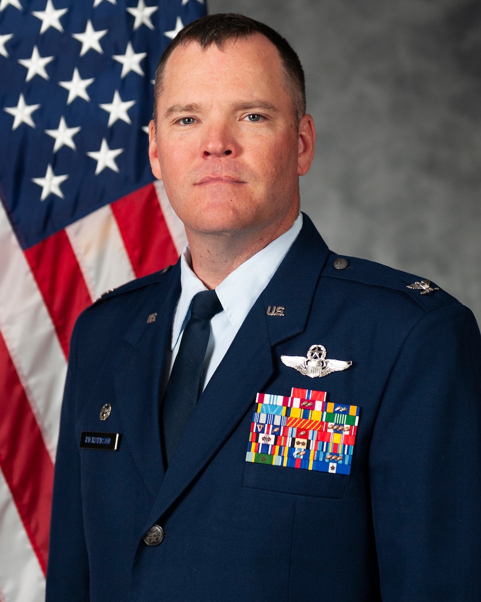 Official Photo of Col. Christopher Richardson