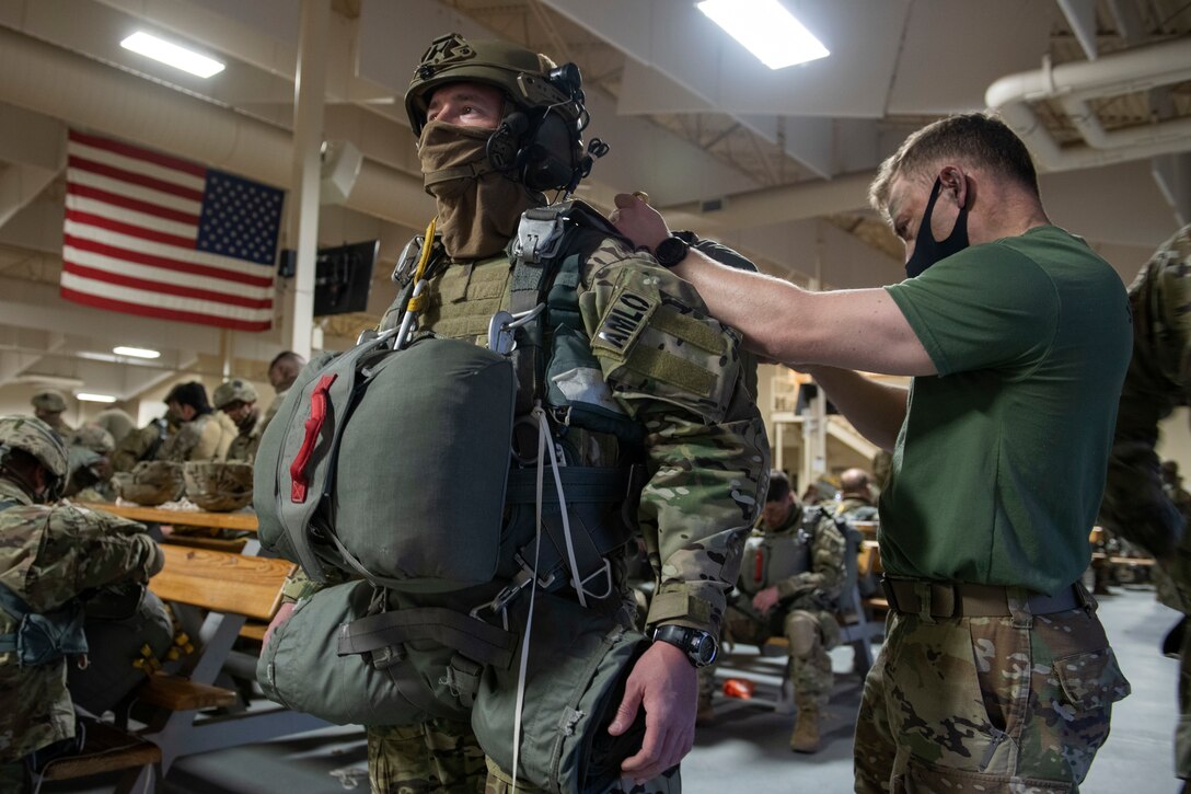 Soldiers prepare for jump operations