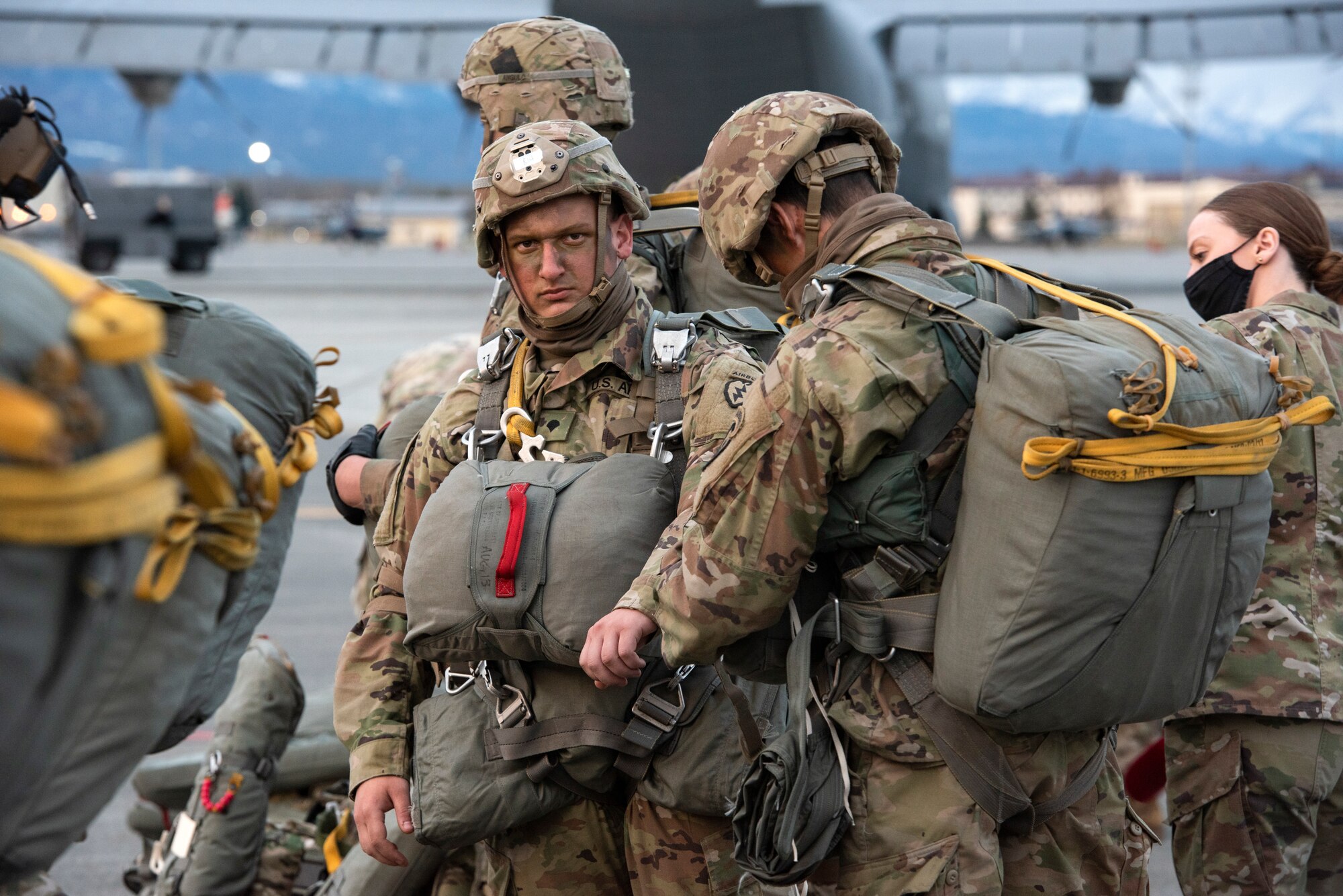 Soldiers prepare for jump operations