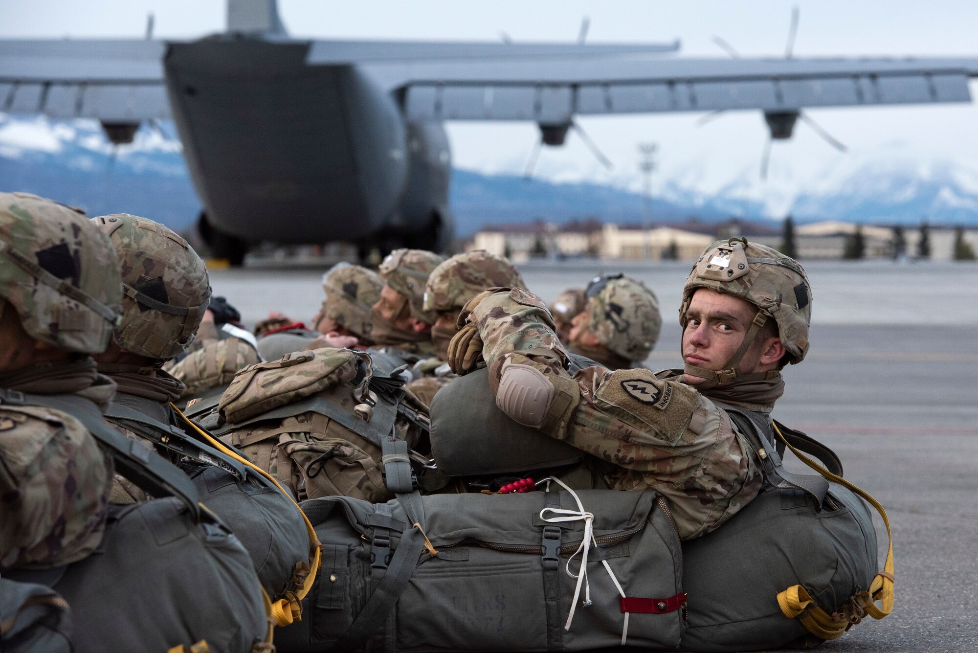 Soldiers prepare for jump operations