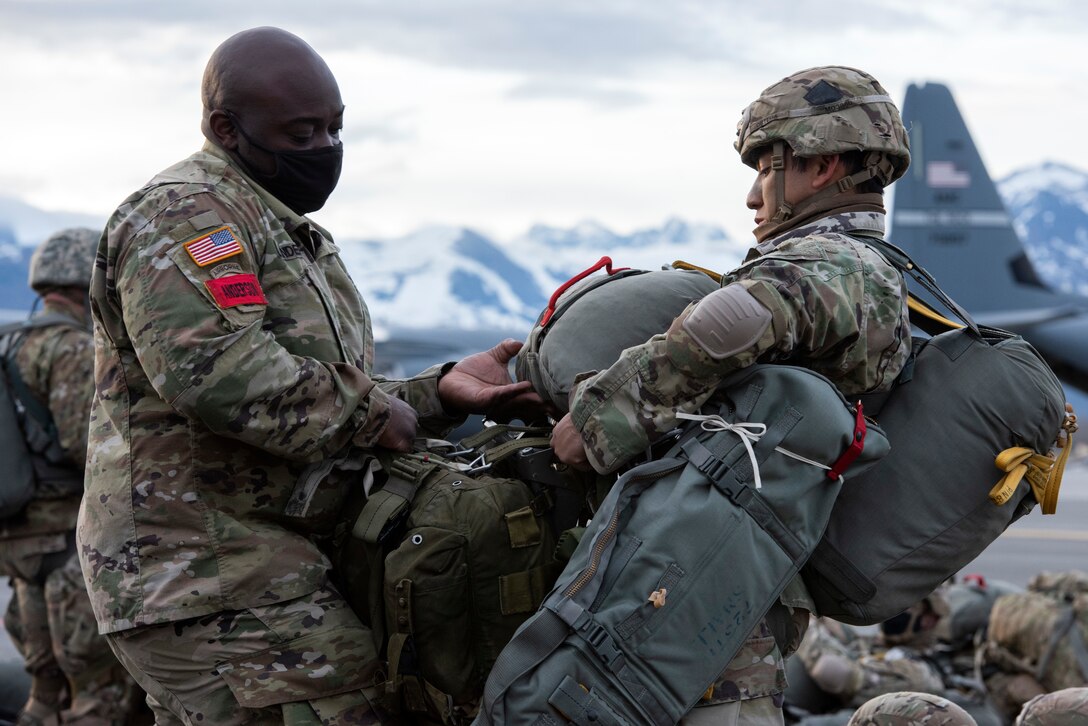 Soldiers prepare for jump operations