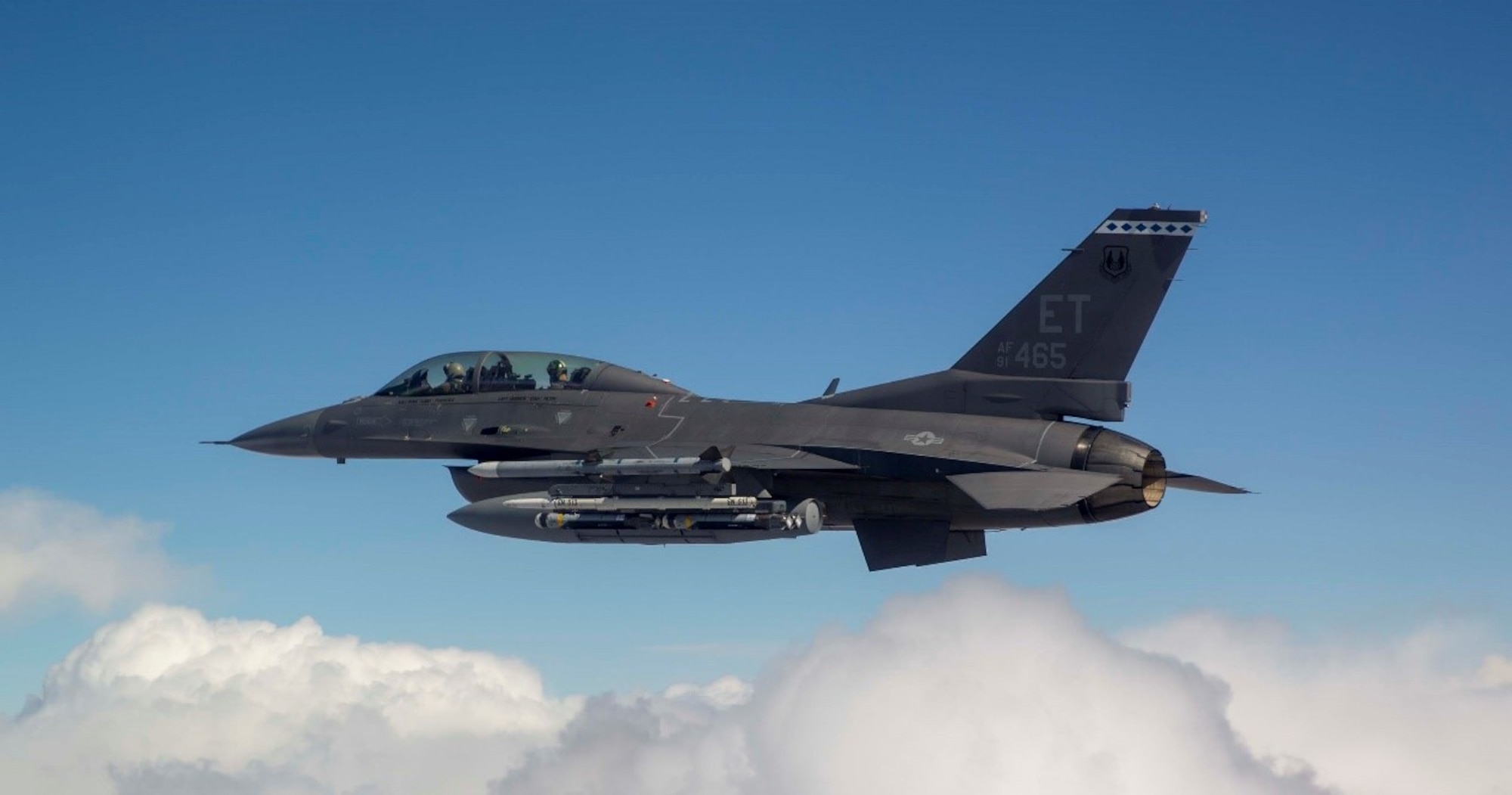 Collaborative Small Diameter Bombs (CSDBs) are carried on the wing of an F-16 fighter from the Air Force Test Center’s 96th Test Wing at Eglin AFB Feb. 19, 2021 during the second flight test of collaborative weapon technologies. Six of the bombs were dropped from two 96TW aircraft during the third and final flight demonstration of the Air Force Golden Horde Vanguard May 25. (Courtesy photo)