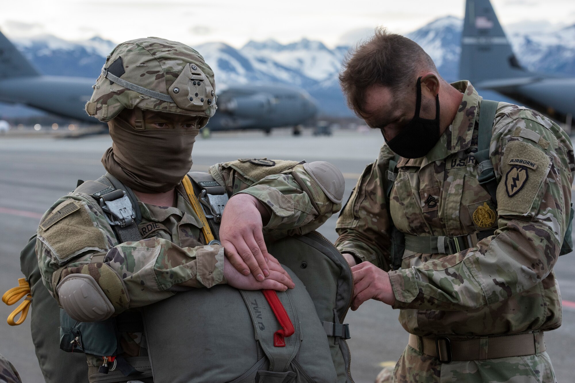 Soldiers prepare for jump operations