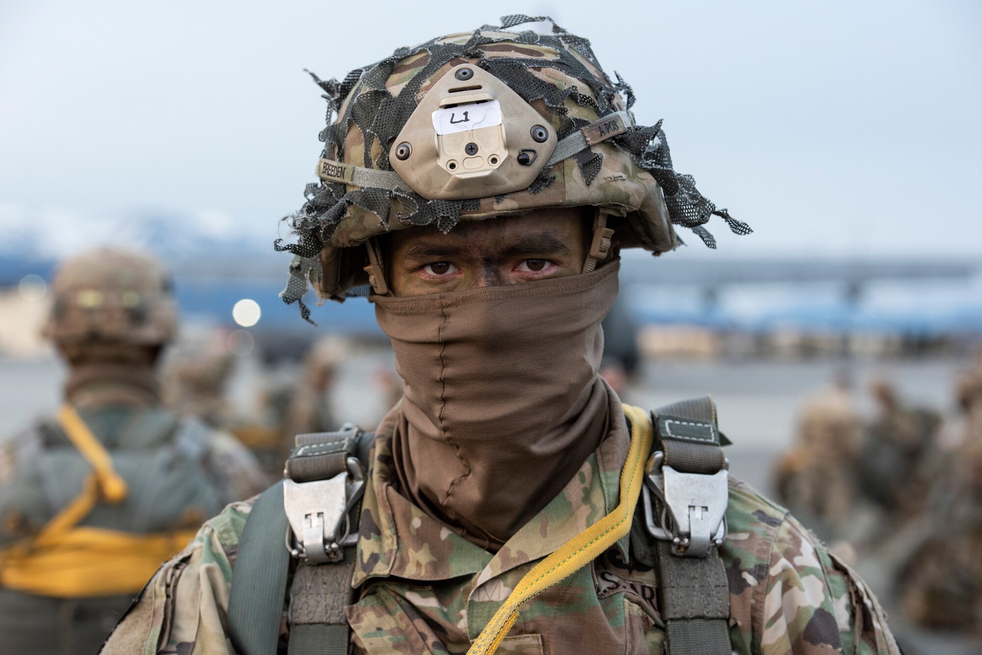 Soldiers prepare for jump operations