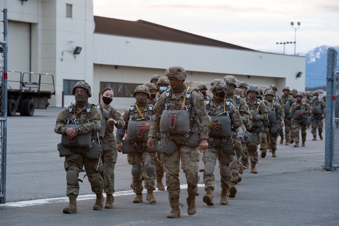 Soldiers prepare for jump operations