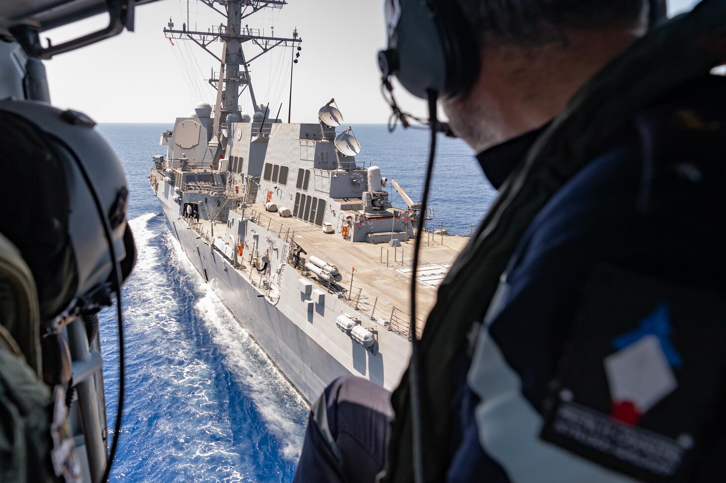 Rear Admiral Aussedat's visit the 26th of May, on board USS Thomas Hudner, integrated in the french carrier strike group formed around aircraft carrier Charles de Gaulle, during CLEMENCEAU 21 mission, in the Eastern Mediterranean
