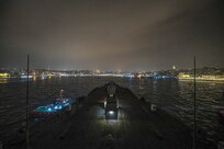 The Blue Ridge-class command and control ship USS Mount Whitney (LCC 20), pulls into Istanbul for a scheduled port visit, Nov. 1, 2021.