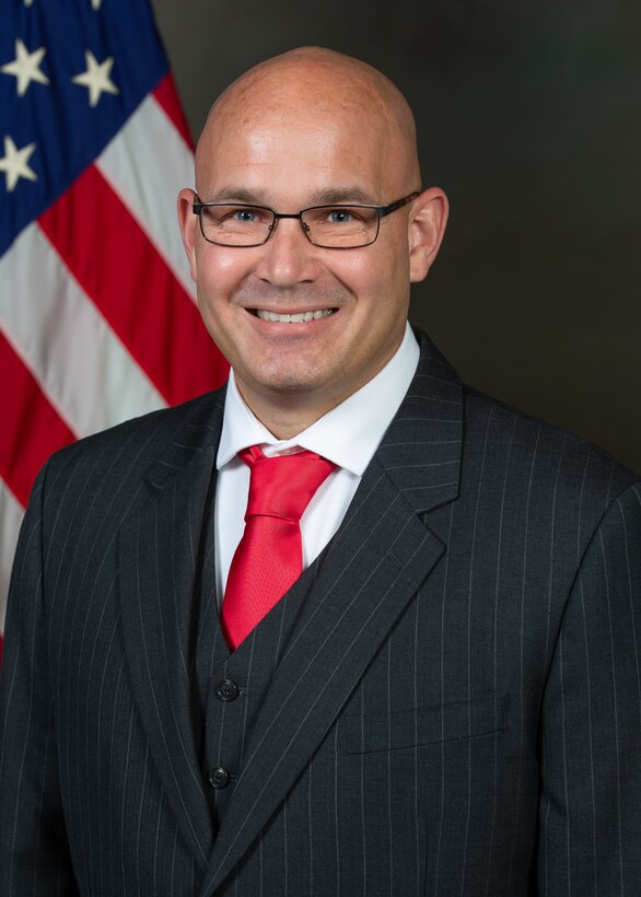 Initiative and drive helps those seeking new experiences to take the leap into the unknown. For Norfolk Naval Shipyard’s (NNSY) Acquisition Forecasting Department (Code 1253) Acquisition Specialist Tom Angle, it was the determination to further develop his leadership skills that led him to the Naval Sea Systems Command (NAVSEA) Journey Level Leadership (JLL) Program.