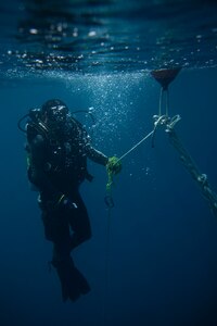 Task Force Koa Moana 21 LEON Marines Identify Underwater Manmade Mine-Like Objects