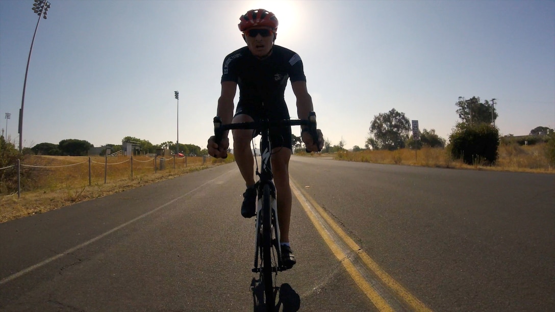 A recovering service member participates in cycling practice.