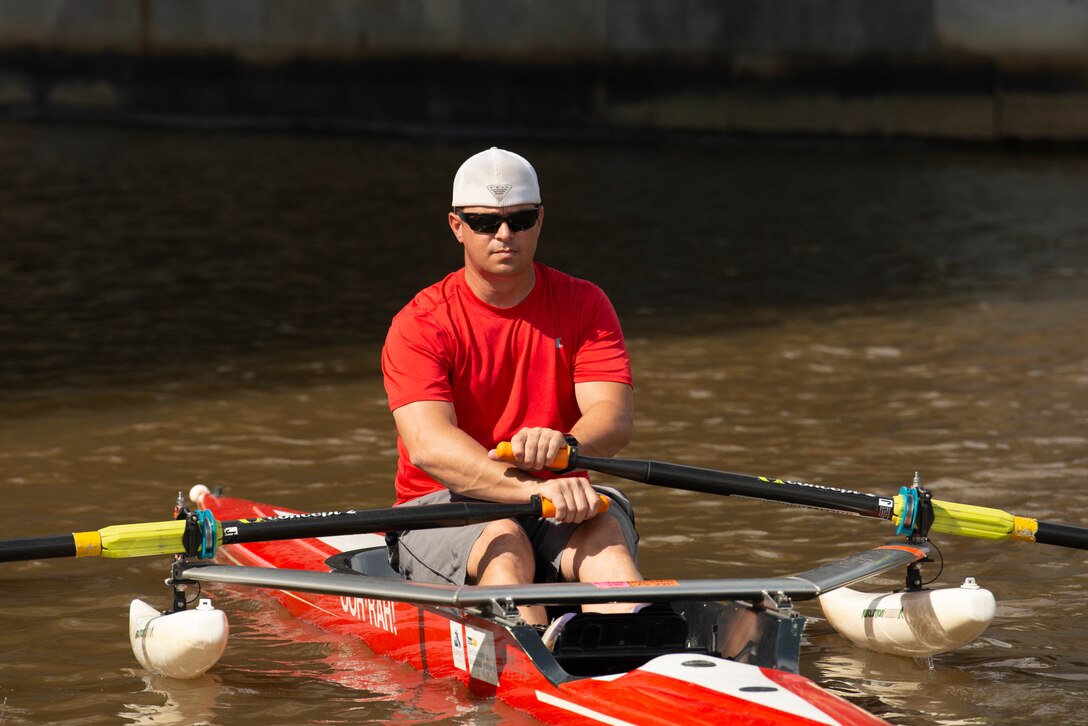 Recovering service member rows on the Anacostia River.