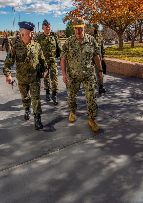 German and American military officials meet.