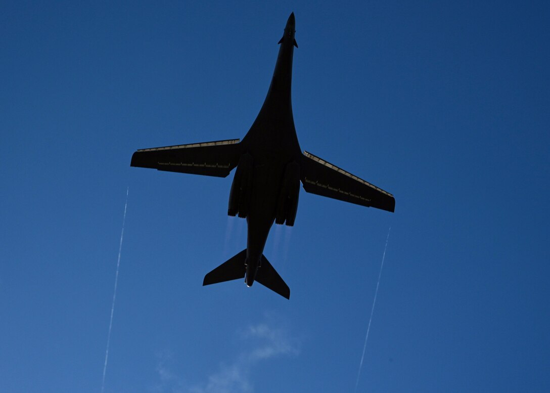 Photo of a B-1B Lancer in flight