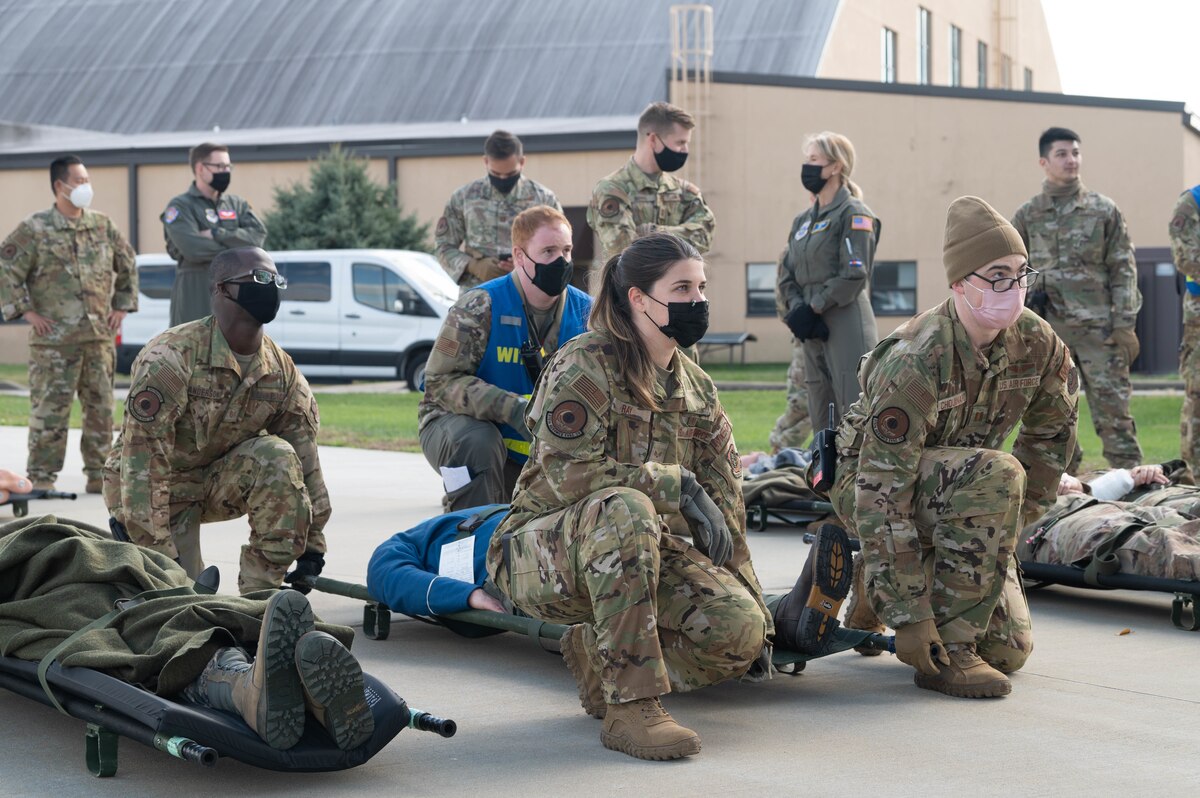 375th AES conducts aeromedical evacuation exercise > Scott Air Force ...