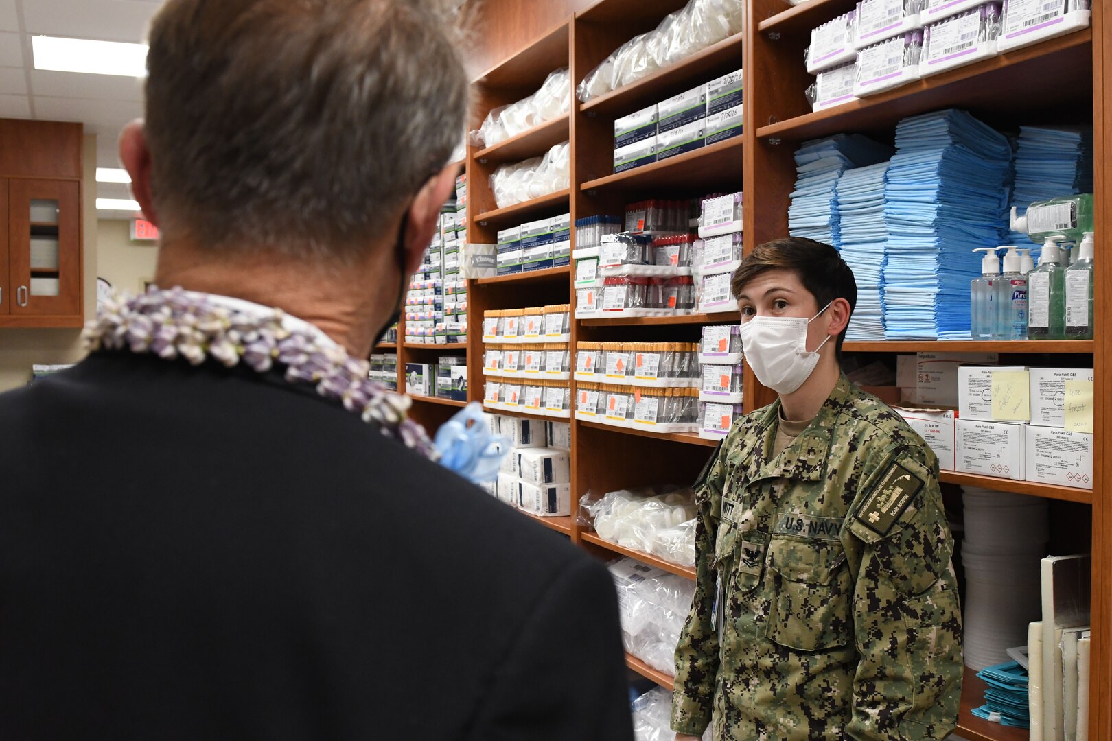 Lein meets with Navy medical staff.