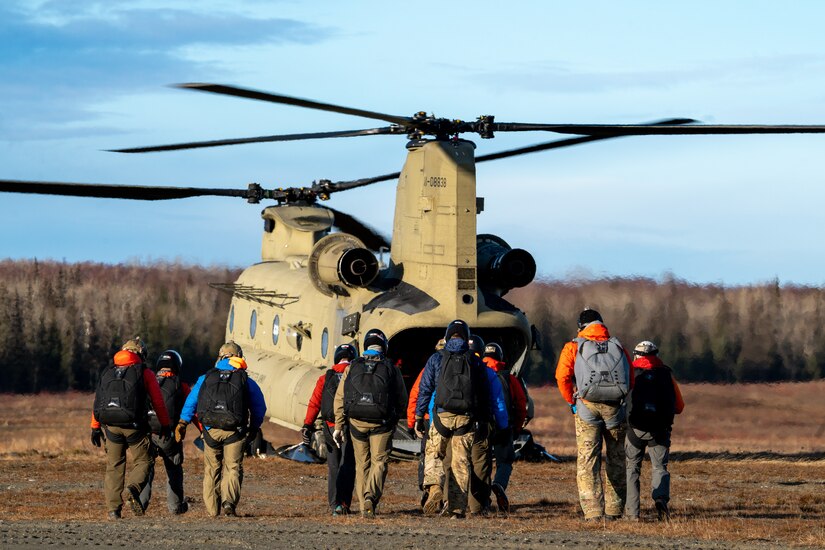 A U.S. Army National Guard CH-47F Chinook operated by Detachment 1, Bravo Company, 2-211th General Service Aviation Battalion, picks up U.S. Air Force pararescuemen assigned to the 212th Rescue Squadron, Alaska Air National Guard, during a training event at Joint Base Elmendorf-Richardson, Alaska.