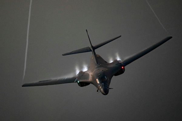 Air Force B-1B Lancer, on multilateral mission including Bahrain, Egypt, Israel, and Kingdom of Saudi Arabia air forces, flies over Persian Gulf on presence patrol above U.S. Central Command’s area of responsibility, October 30, 2021 (U.S. Air Force/Jerreht Harris)