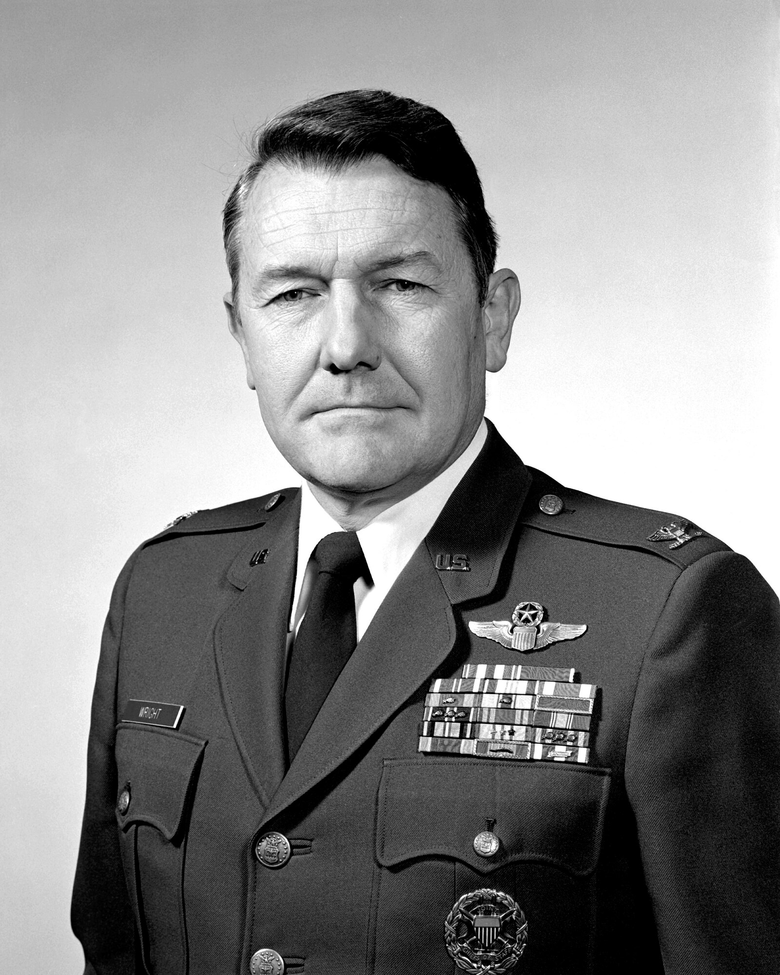 A man in service dress uniform poses for an official photo.