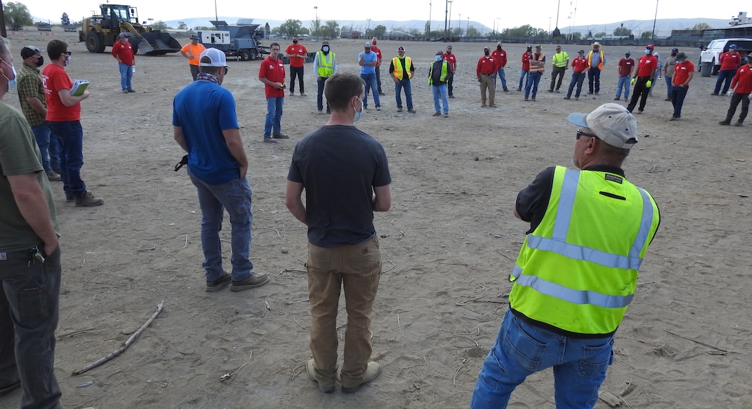 Photo of USACE Seattle District employees and City of Yakima employees participating in flood response training exercises in Yakima, Washington