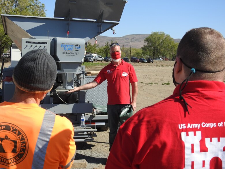 Photo of USACE Seattle District employees and City of Yakima employees participating in flood response training exercises in Yakima, Washington