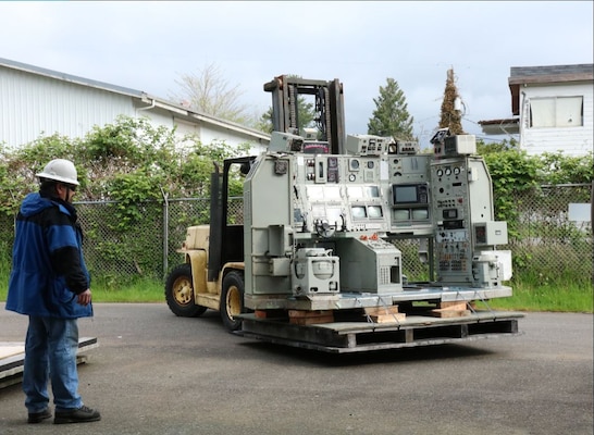 NR-1’s control room equipment arrives at the U.S. Naval Undersea Museum, May 2018.