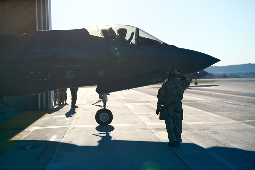 F-35A Lightning IIs assigned to the 134th Fighter Squadron, Vermont Air National Guard, prepare to depart to train with F-22 Raptors from the 1st Fighter Wing, Joint Base Langley-Eustis, Virginia at the South Burlington Air National Guard Base.