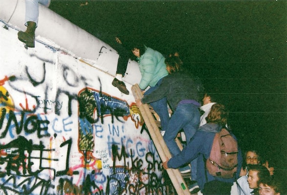 The fall of the Berlin Wall - November 1989 (Gavin Stuart, January 30, 2006)