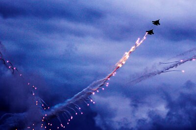 Jets in Flight