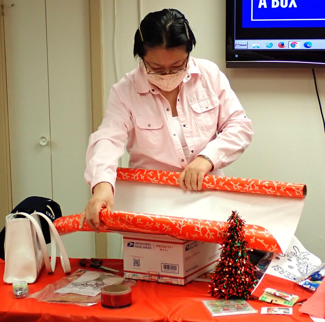 Holiday in a Box event spreads holiday cheer to families of deployed service members