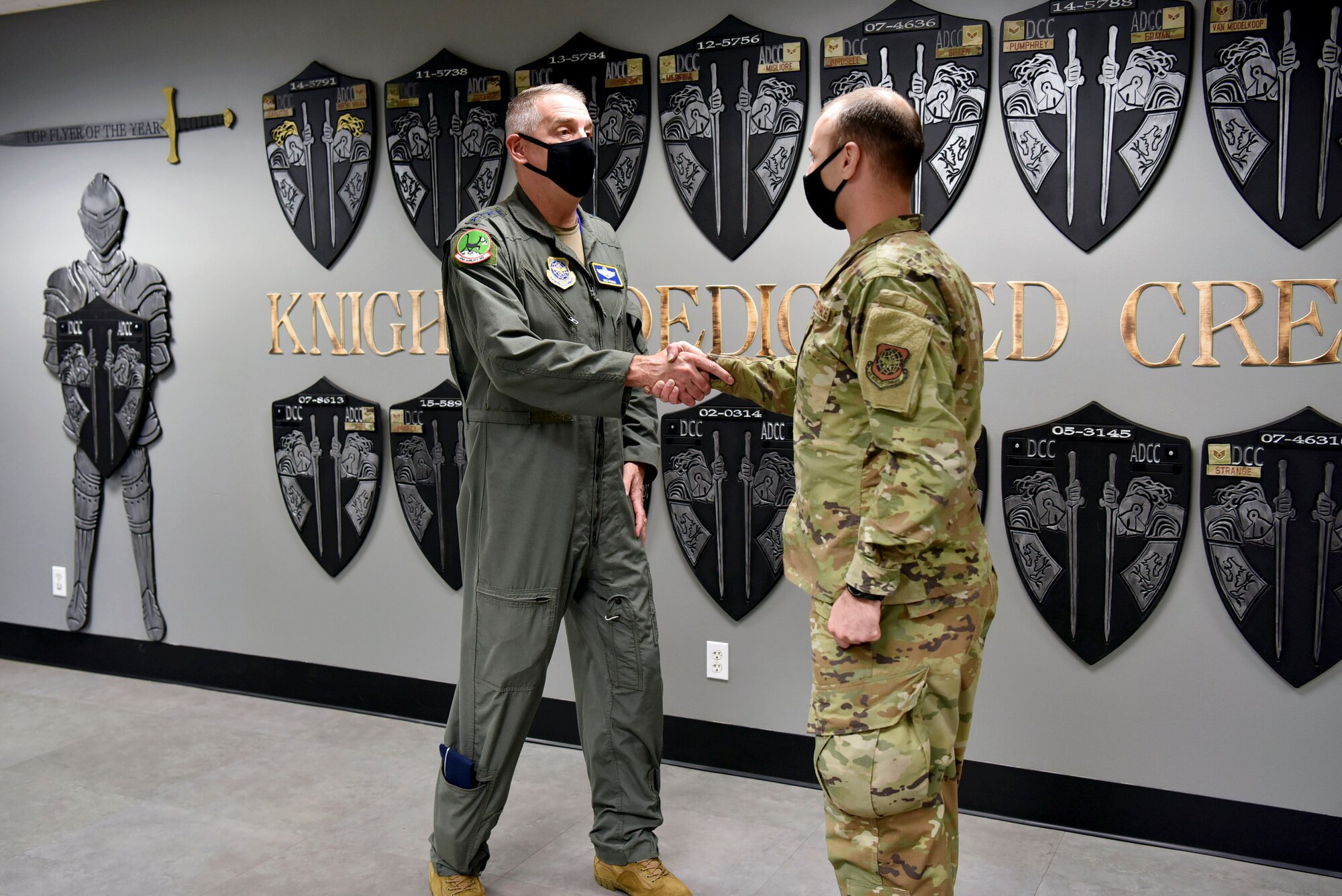 Gen Minihan coins an Airman from the 19th AMXS.