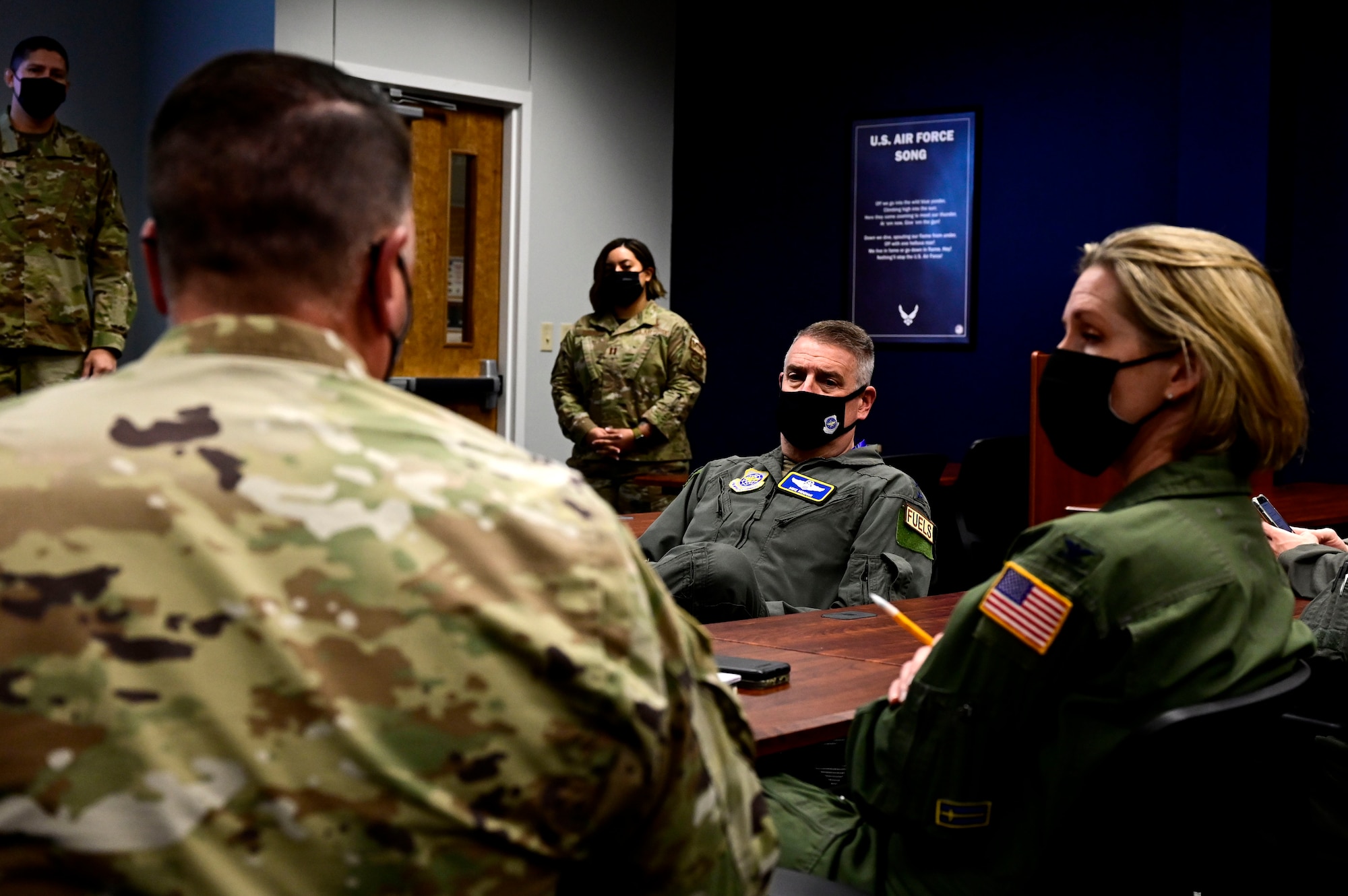 The 19th Airlift Wing command team speak with the AMC commander.