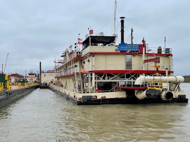 VICKSBURG, Miss. – The U.S. Army Corps of Engineers Vicksburg District welcomed home the Dredge Jadwin and crew Nov. 18, 2021, to the Vicksburg Harbor just in time for the holidays.