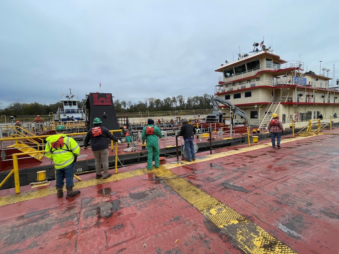 VICKSBURG, Miss. – The U.S. Army Corps of Engineers Vicksburg District welcomed home the Dredge Jadwin and crew Nov. 18, 2021, to the Vicksburg Harbor just in time for the holidays.