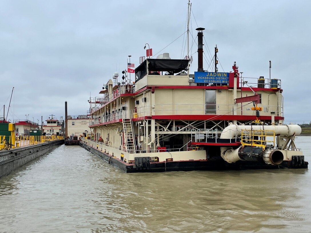 VICKSBURG, Miss. – The U.S. Army Corps of Engineers Vicksburg District welcomed home the Dredge Jadwin and crew Nov. 18, 2021, to the Vicksburg Harbor just in time for the holidays.