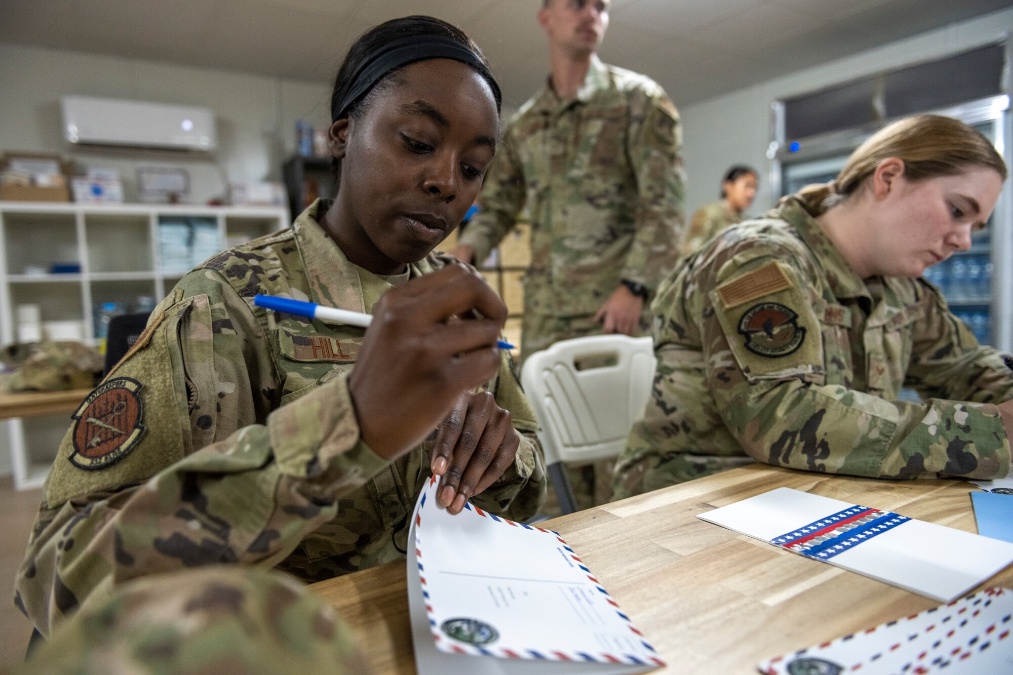 Airman writes note