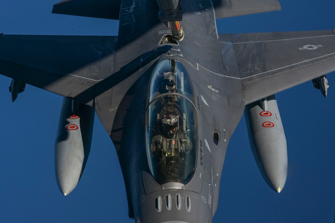 F-16 flies behind a tanker