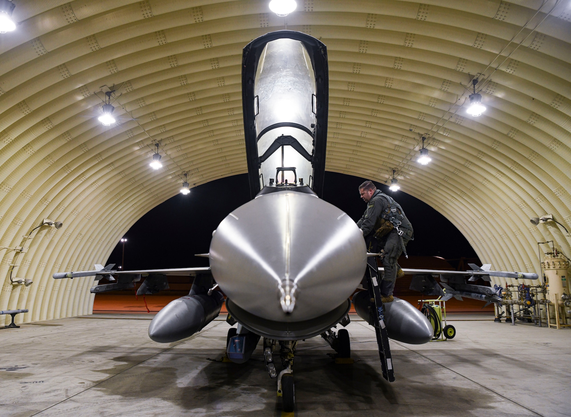 Major Willem “Kong” Van Loon, 80th Fighter Squadron F-16 Fighting Falcon pilot, prepares aircraft at Kunsan Air Base, Republic Of Korea, Nov. 1, 2021. Kunsan’s fighting squadrons lead the combat air forces as the lethal fighter squadrons of motivated, expertly trained warriors focused on the defense of the Republic of Korea and regional stability in the Pacific. (U.S. Air Force photo by Staff Sgt. Jesenia Landaverde)