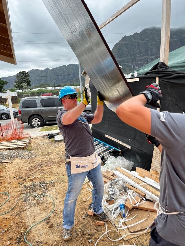 Civil Affairs Soldiers Volunteer in Veterans Home Build