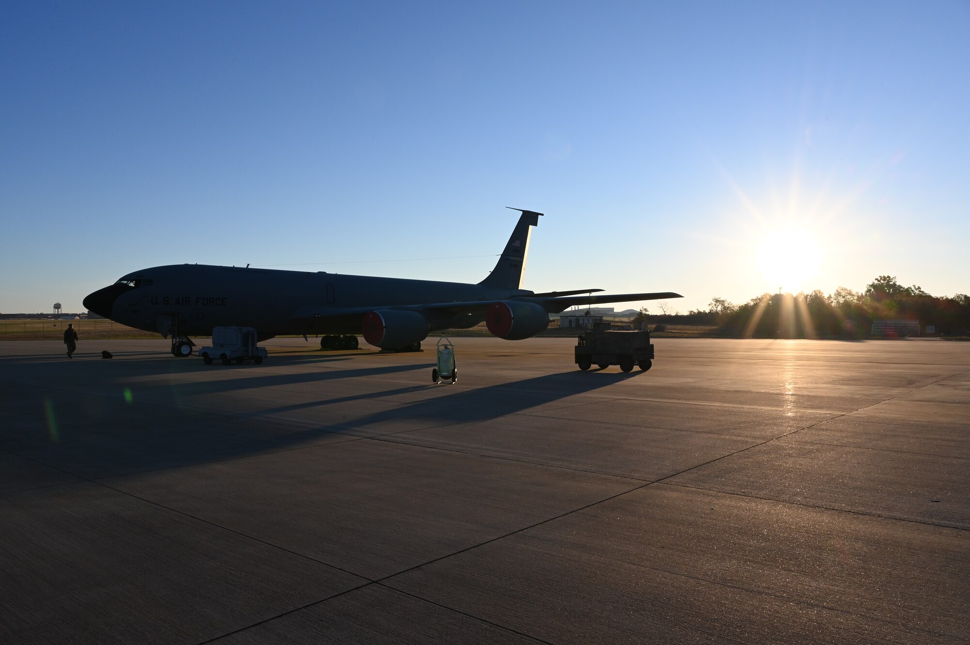 A KC-135 Stratotanker sits on the ramp being inspected during the Global Thunder exercise, Nov. 7, 2021, on Tinker Air Force Base, Oklahoma. Global Thunder is a is a U.S. Strategic Command annual nuclear command and control and field training exercise. (U.S. Air Force photo by Master Sgt. Grady Epperly)