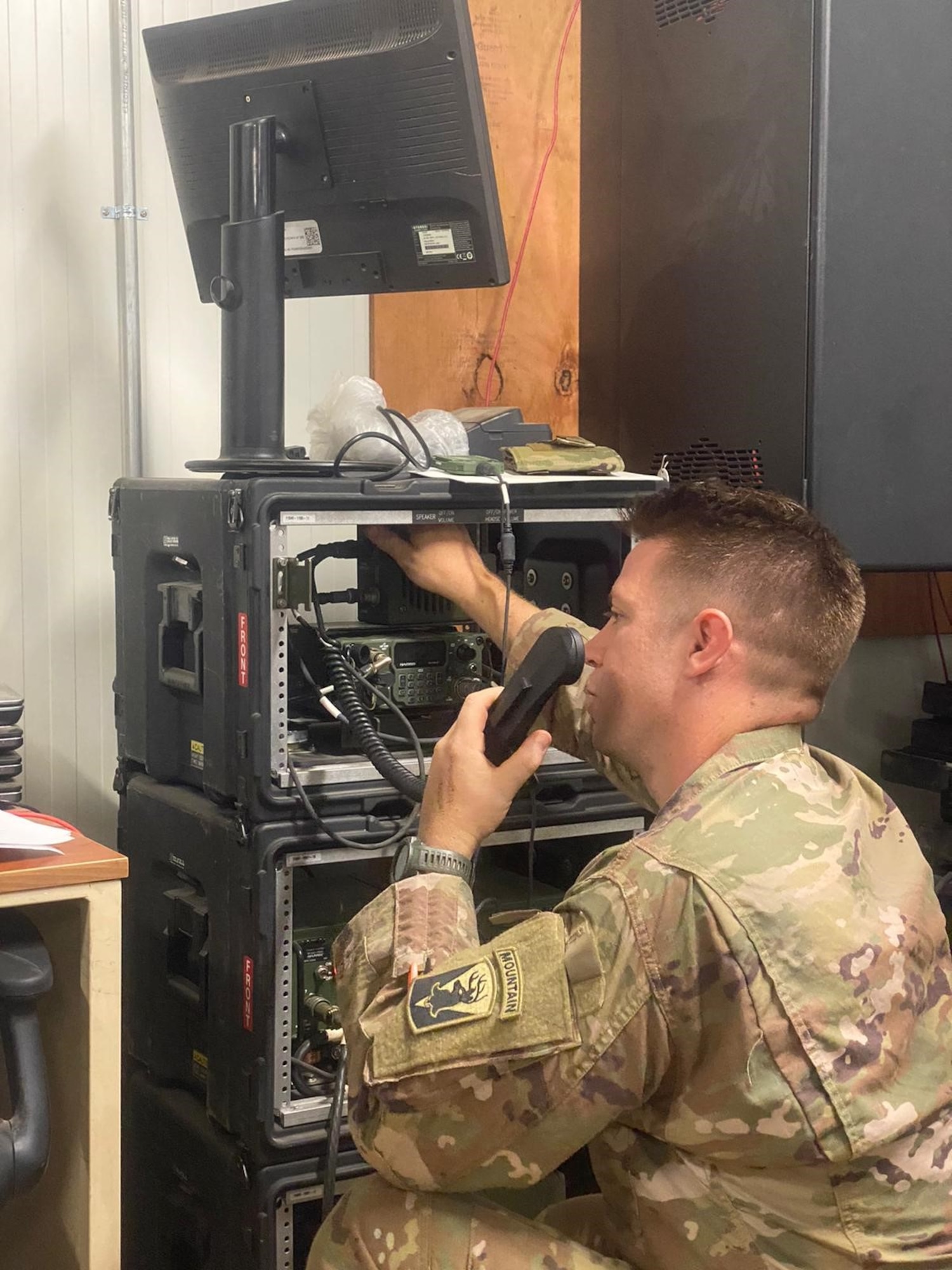 U.S. Army Sergeant Taylor Post, Task Force Iron Grey Battle Company lead radio telephone operator, uses a portable radio communications technique to establish communications with another station in Peru during Noble Skywave Global High Frequency (HF) competition at Chabelley Airfield, Djibouti, Oct 27, 2021. Noble Skywave Global is an annual competition hosted by the Canadian Armed Forces to test and strengthen expertise in HF radio communications. (U.S. Air Force Courtesy Photo)