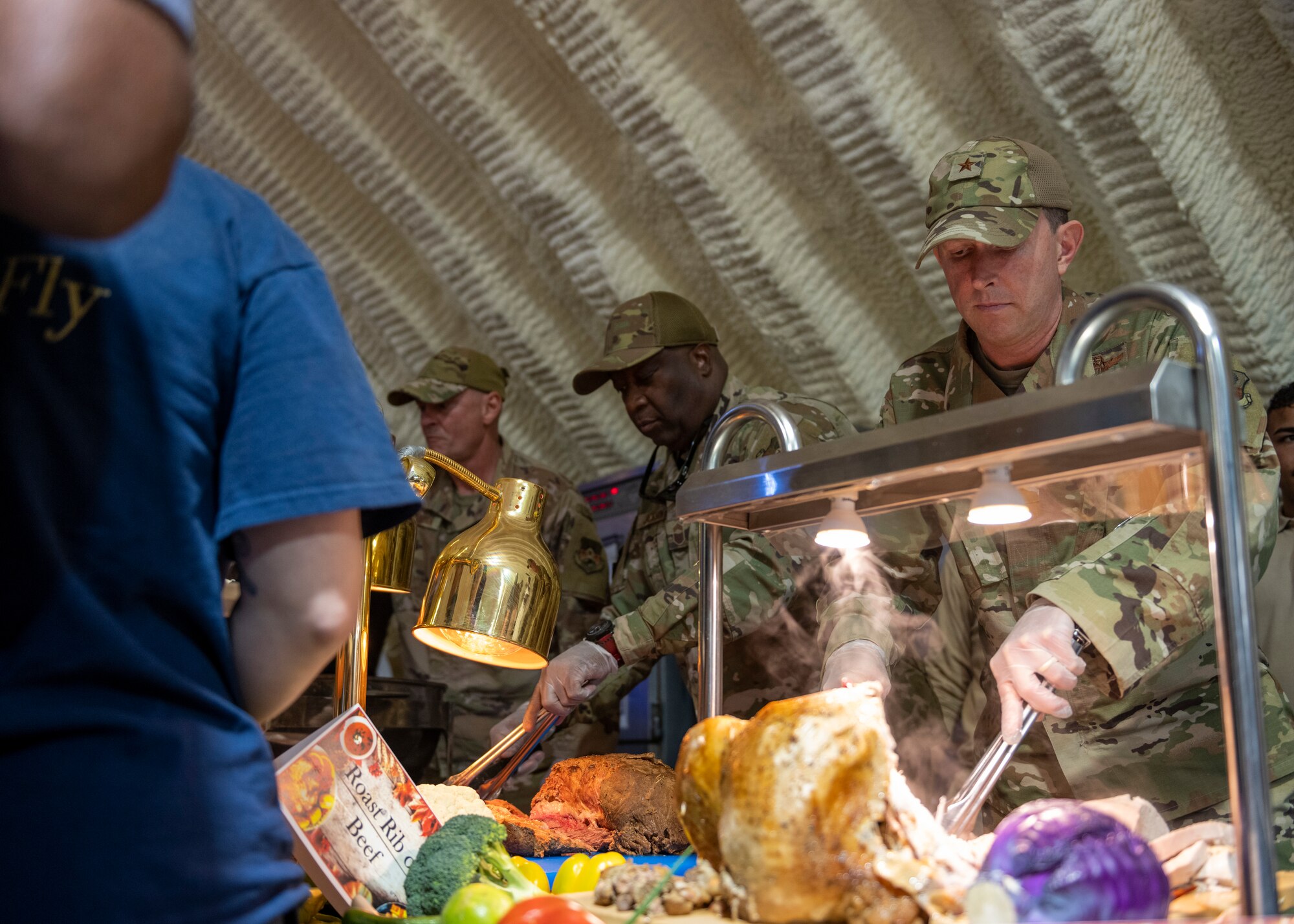 Commander serves meal