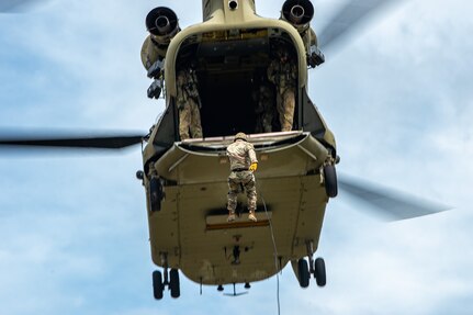 A U.S. Army Soldier from the Security Force Assistance Brigade (SFAB) Team 1231, Joint Task Force Bravo, rappels out of a CH-47 Chinook assigned to the 1st Battalion, 228th Aviation Regiment during an exercise near Soto Cano Air Base, Honduras, Nov. 24, 2021.