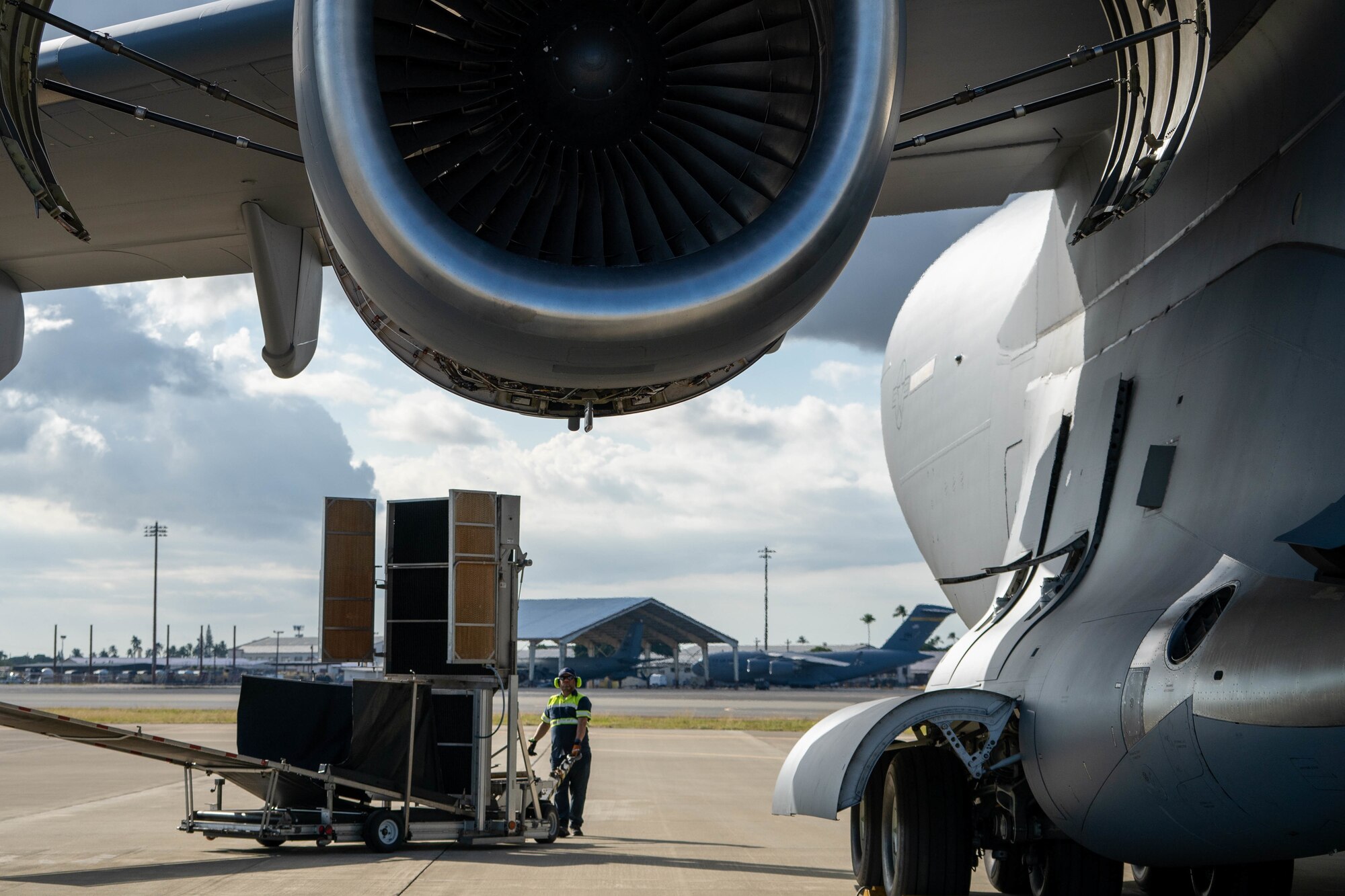 Leroy Moore, a contractor prepares the C-17 Globemaster III for an engine eco-wash at Joint Base Pearl Harbor-Hickam, Hawaii, November 18, 2021. C-17’s engines routinely receive this wash to prevent corrosion and to help with fuel efficiency and ensure the engines perform at a high level. (U.S. Air Force photo by Airman 1st Class Makensie Cooper)