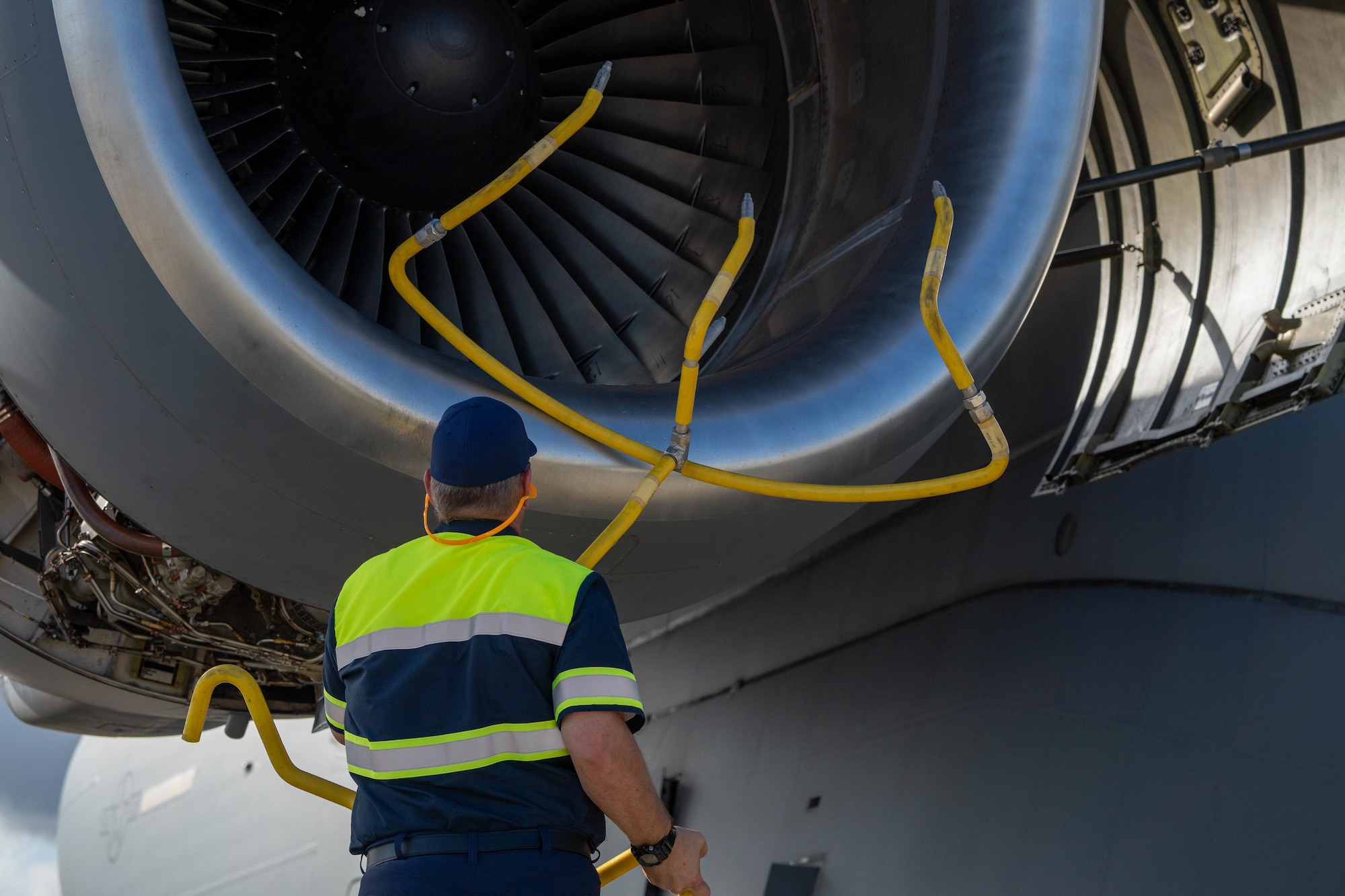 Leroy Moore, a contractor prepares the C-17 Globemaster III’s engines for an eco-wash at Joint Base Pearl Harbor-Hickam, Hawaii, November 18, 2021. C-17’s engines routinely receive this wash to prevent corrosion and to help with fuel efficiency and ensure the engines perform at a high level. (U.S. Air Force photo by Airman 1st Class Makensie Cooper)