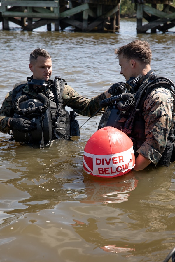 U.S. Marine Corps Lt. Col. Thomas Waller, left, commanding officer of 3d Force Reconnaissance Company, 4th Marine Division, Marine Forces Reserve, conducts buddy-checks with Sgt. Shane Franzen during dive training in Mobile, Alabama, Sept. 25, 2021. Dive training enables the Marines with 3d Force Reconnaissance Co. to maintain and improve their diving skills as well as building confidence in themselves and their gear. (U.S. Marine Corps photo by Cpl. Brendan Mullin)