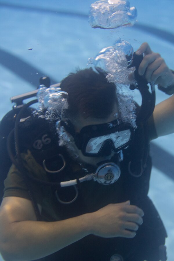 U.S. Marine Corps Sgt. Shane Franzen, a combatant diver with 3d Force Reconnaissance Company, 4th Marine Division, Marine Forces Reserve, adjusts his buoyancy compensator while submerged during dive training in Mobile, Alabama, Sept. 23, 2021. Dive training allows the Marines with 3d Force Reconnaissance Co. to have multiple means of amphibious insertions, allowing them to conduct multi-domain reconnaissance, limited scale raids, or deny the enemy freedom of movement in designated areas. (U.S. Marine Corps photo by Cpl. Brendan Mullin)