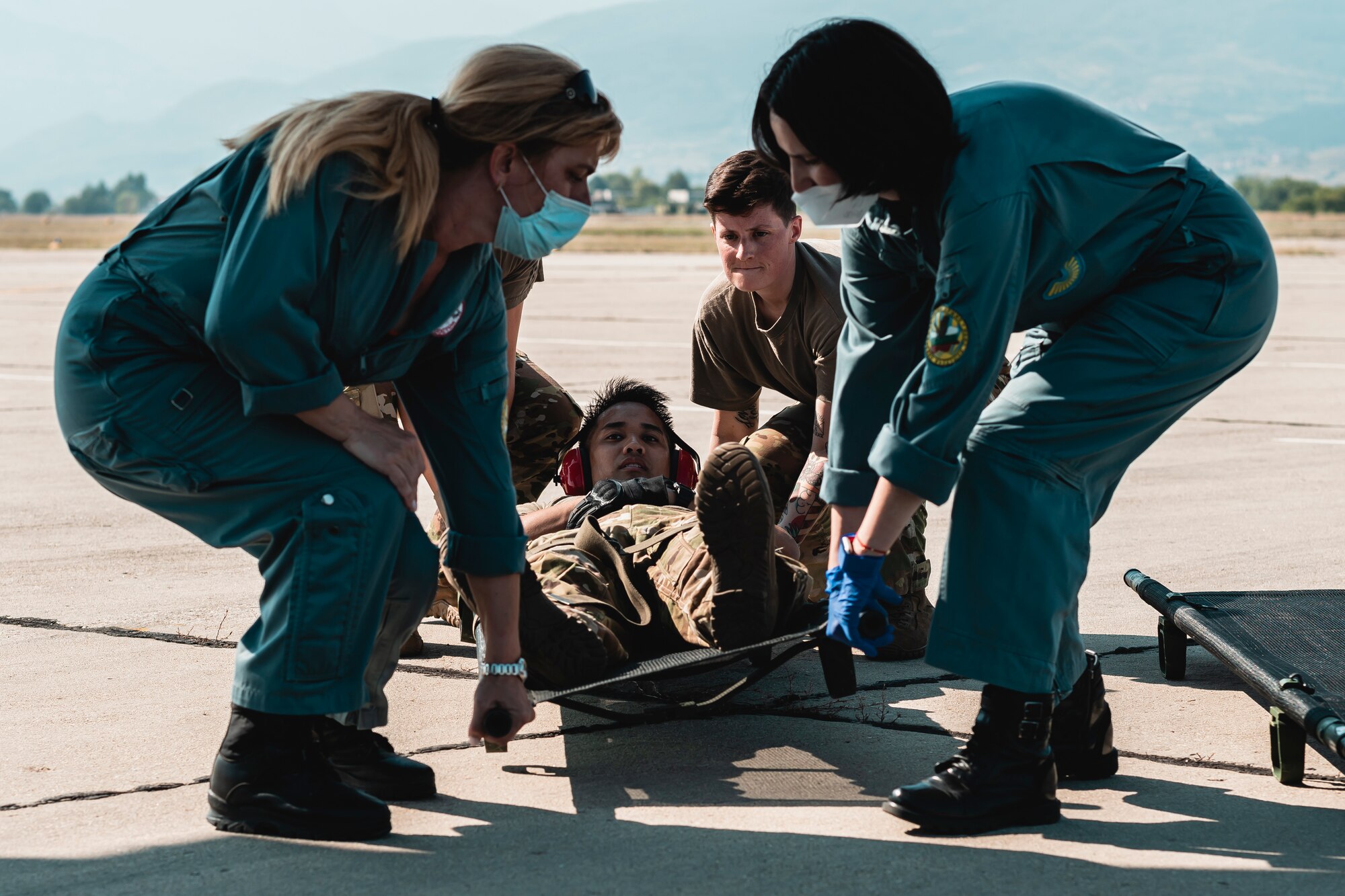 Image of Airmen lifting a patient.